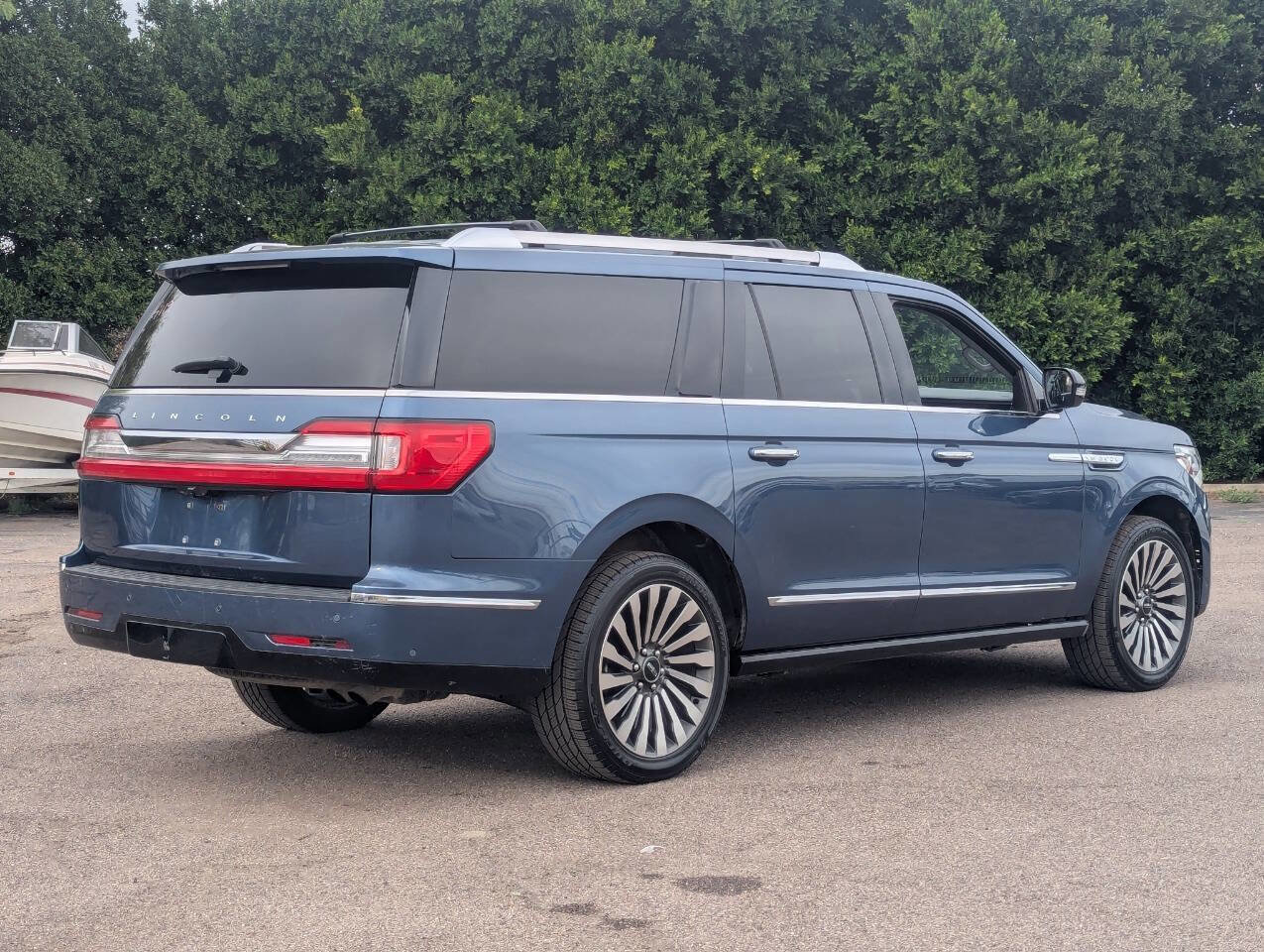 Used 2019 Lincoln Navigator L Reserve w/ Cargo Package AWD/4WD image 3