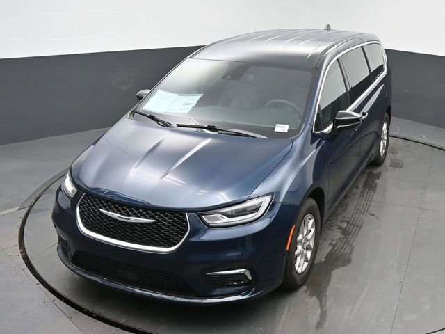 Used 2025 Chrysler Pacifica Select FWD image 38