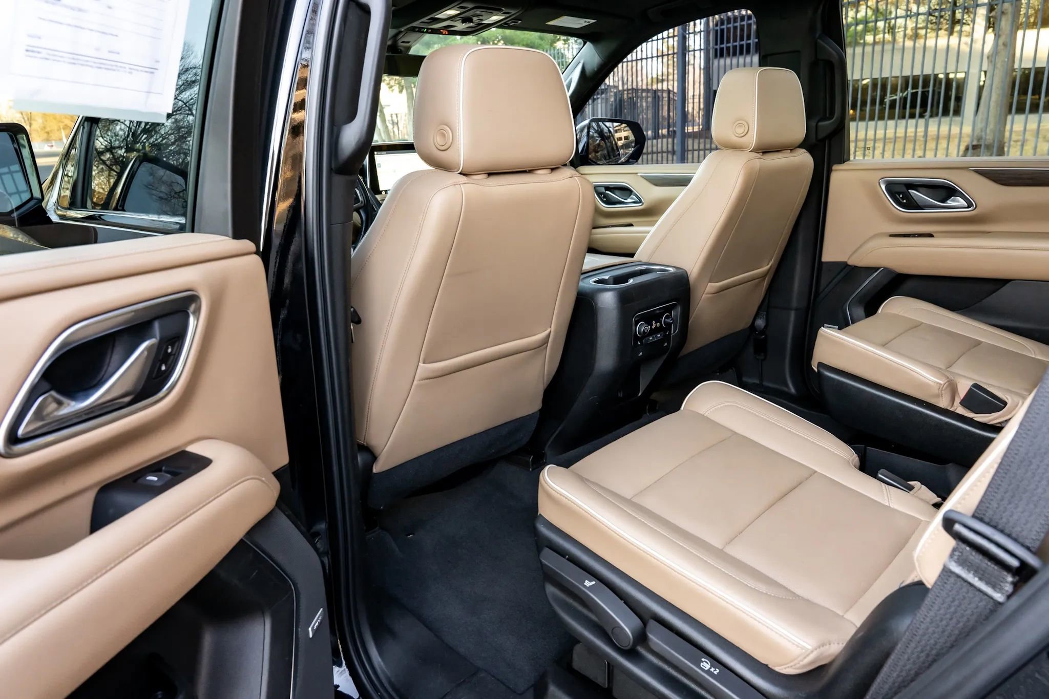 Used 2021 Chevrolet Tahoe Premier w/ Premium Package image 13