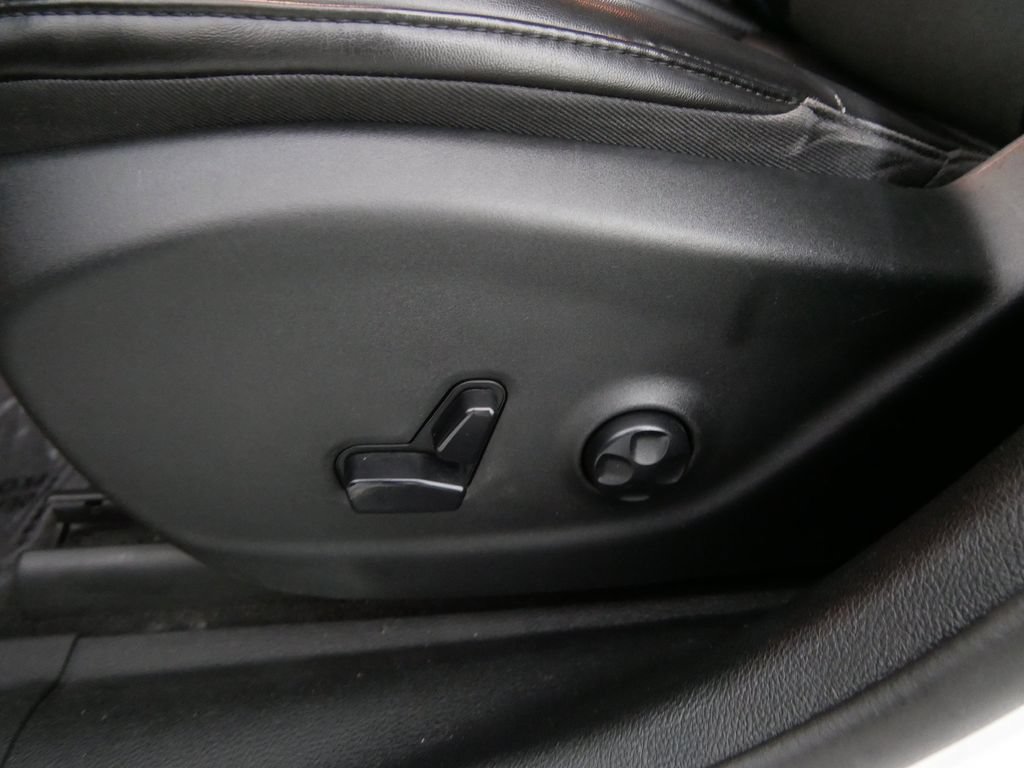 Used 2020 Jeep Cherokee Latitude Plus AWD/4WD image 16