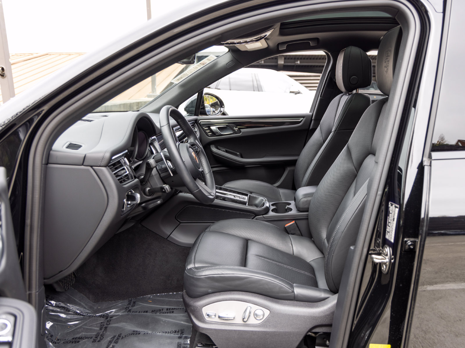 Used 2026 Porsche Macan AWD/4WD image 31