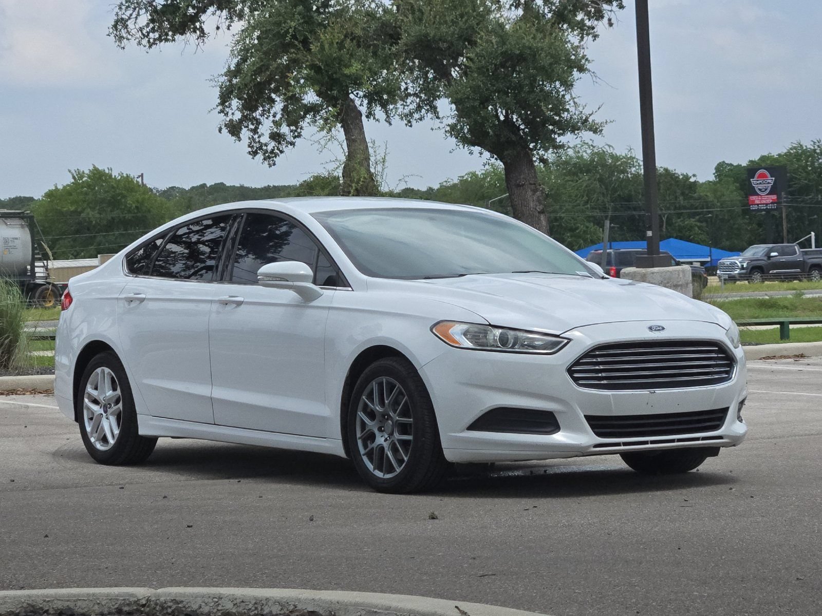 Used 2015 Ford Fusion SE FWD image 7