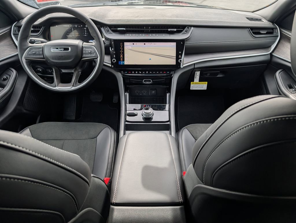 New 2026 Jeep Grand Cherokee Altitude image 9