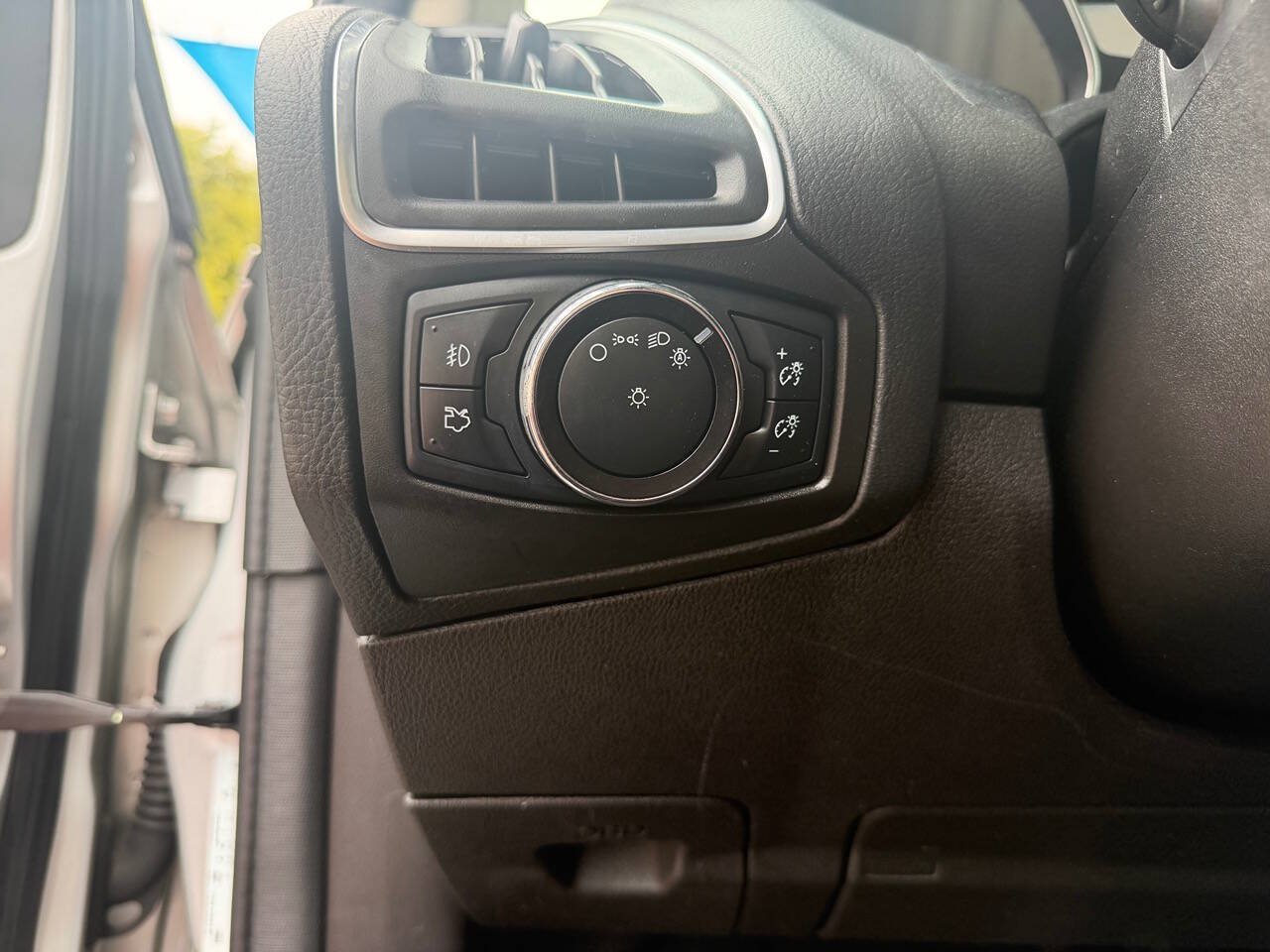 Used 2013 Ford Focus Titanium FWD image 14