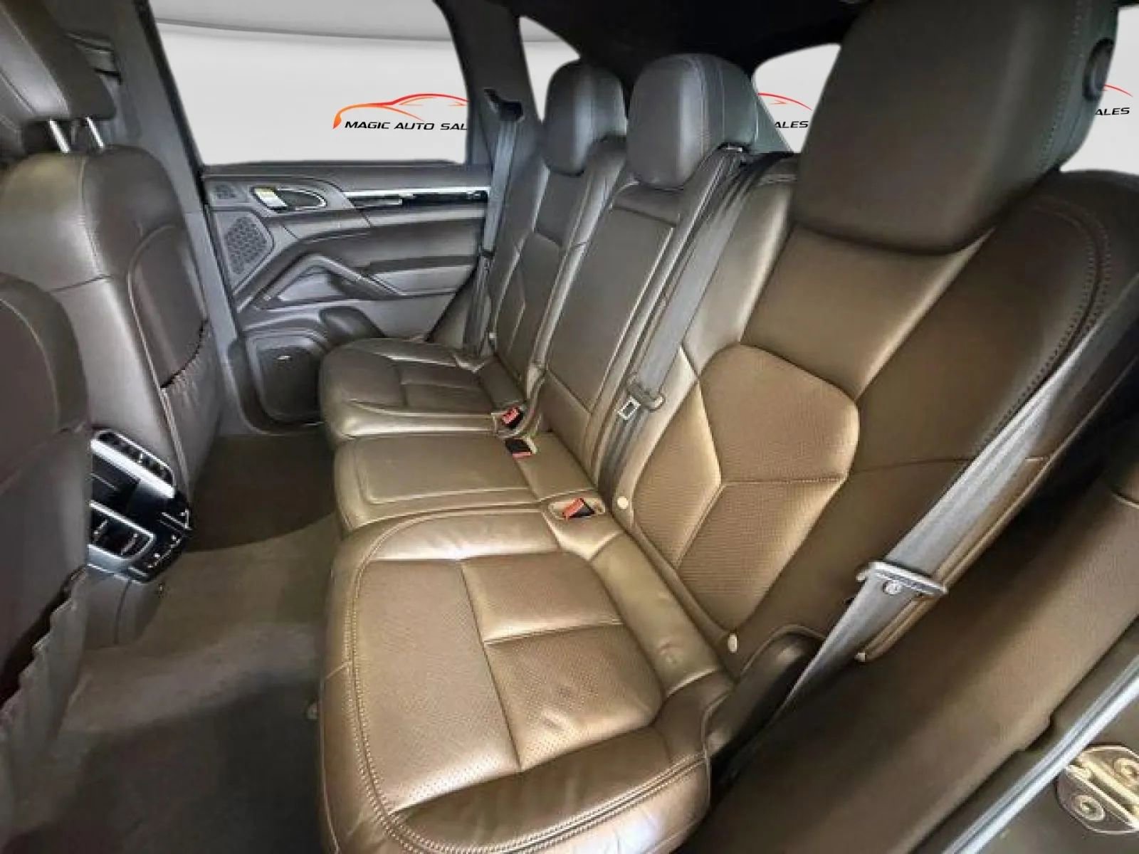 Used 2016 Porsche Cayenne w/ Premium Package Plus image 11