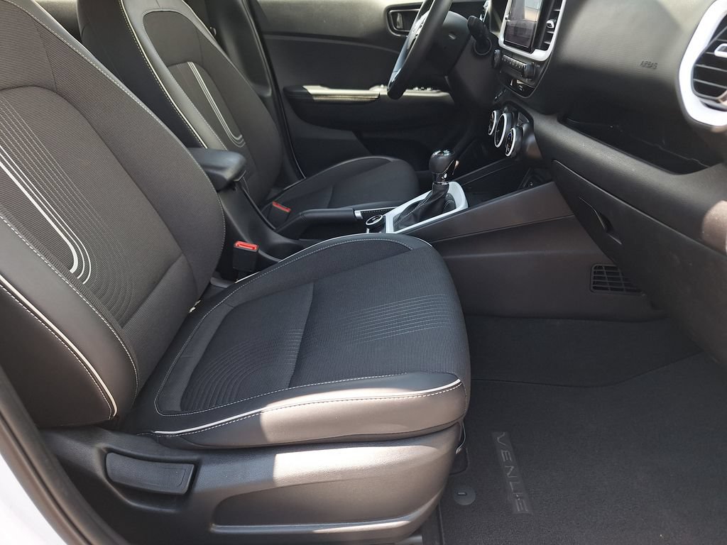 Used 2024 Hyundai Venue Limited FWD image 27