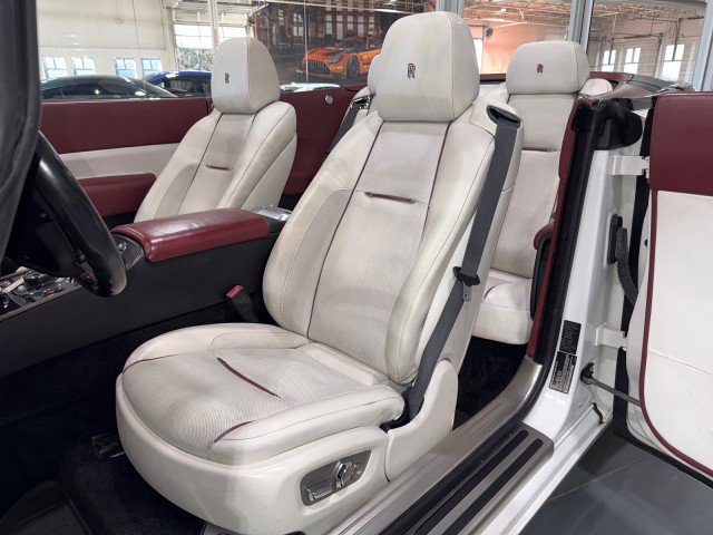Used 2017 Rolls-Royce Dawn image 9