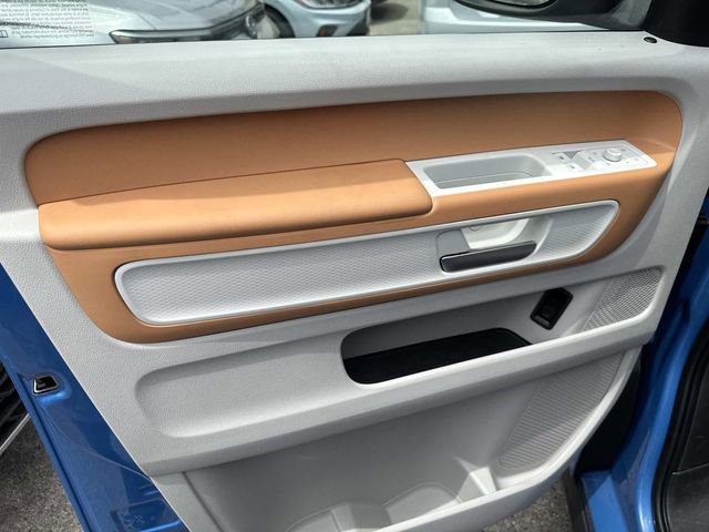 New 2025 Volkswagen ID. Buzz Pro S Plus AWD/4WD image 12