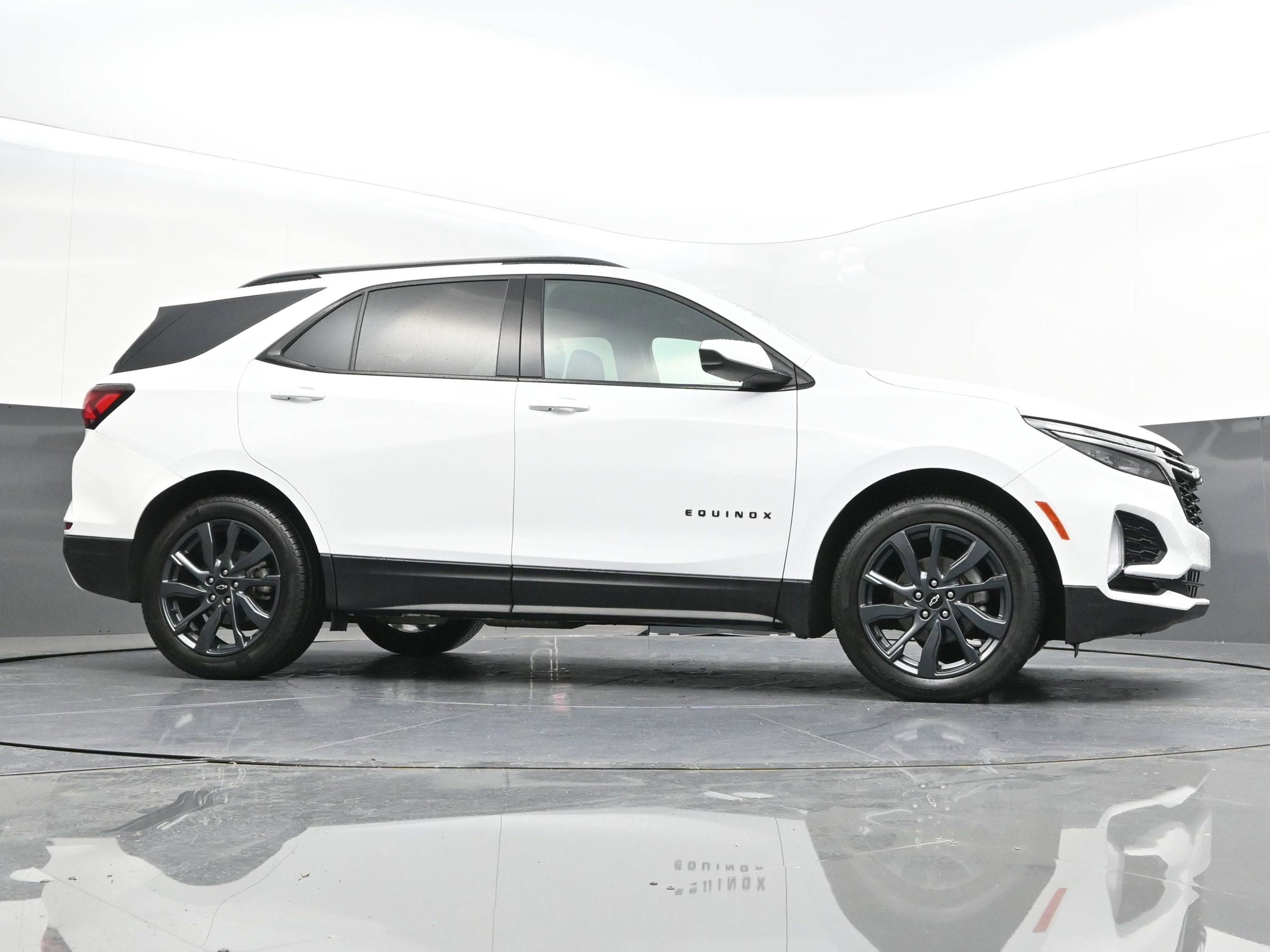 Used 2023 Chevrolet Equinox RS FWD image 43