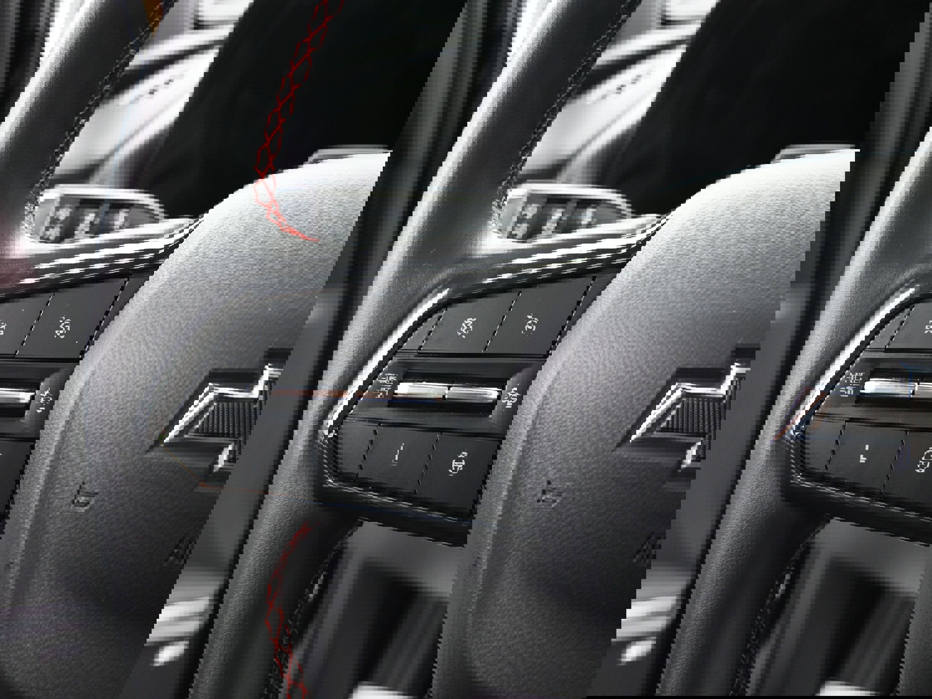 Used 2024 Chevrolet Traverse RS image 12