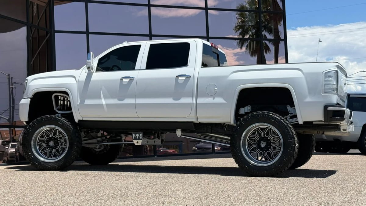 Used 2017 GMC Sierra 3500 Denali w/ Duramax Plus Package AWD/4WD image 6