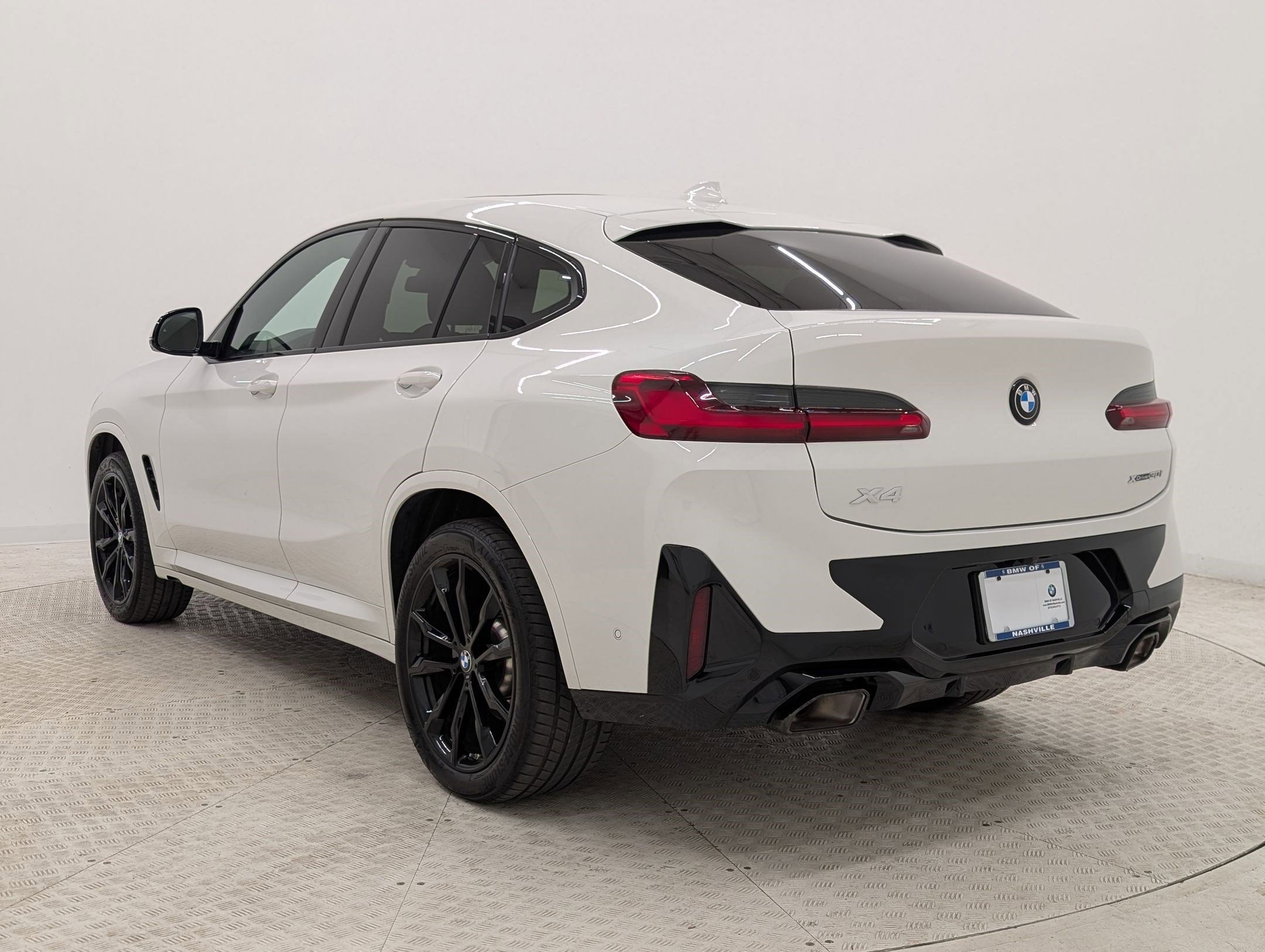 Certified 2025 BMW X4 xDrive30i w/ Premium Package image 3