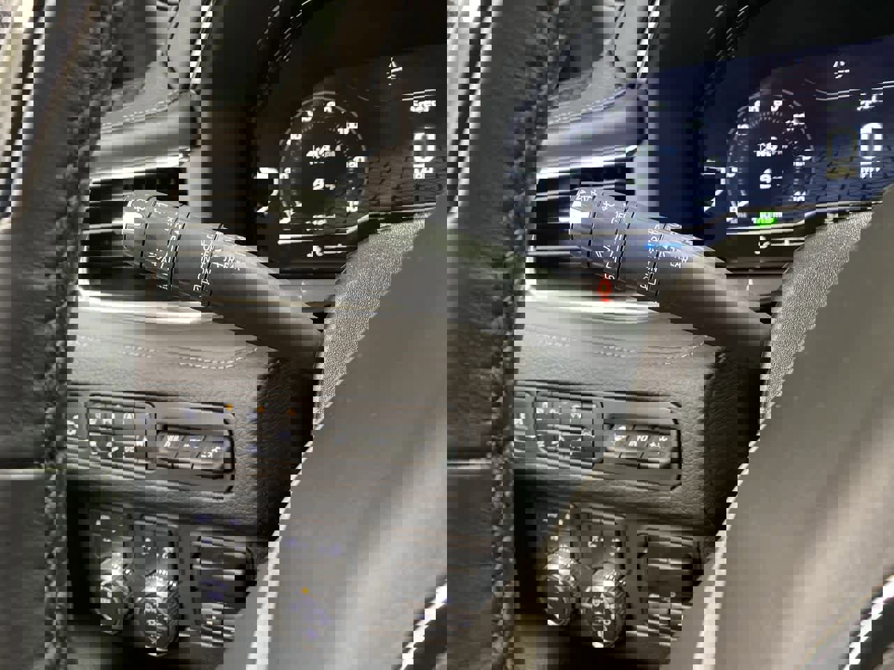 Used 2024 GMC Yukon Denali w/ Advanced Technology Package image 22