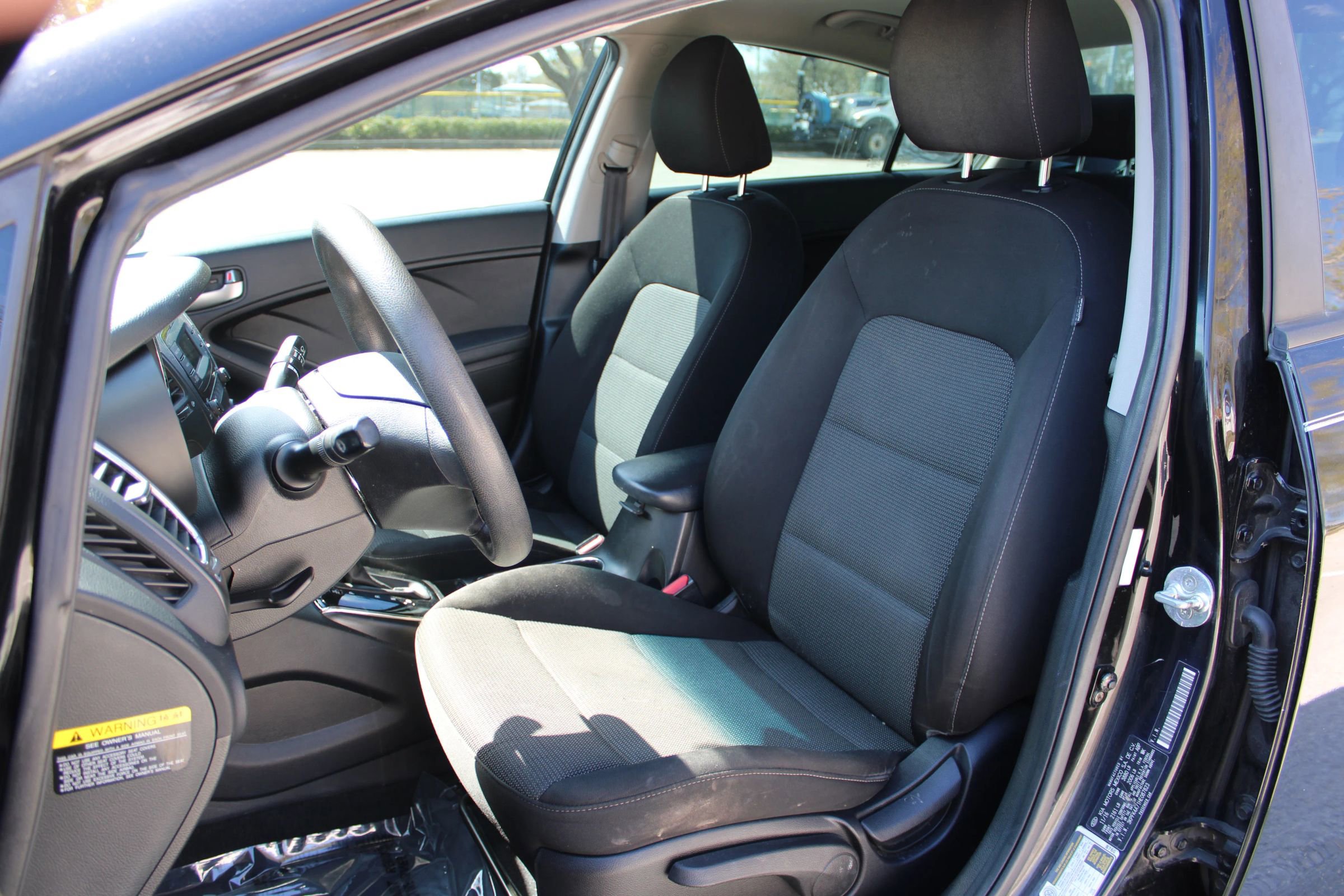 Used 2017 Kia Forte LX image 6