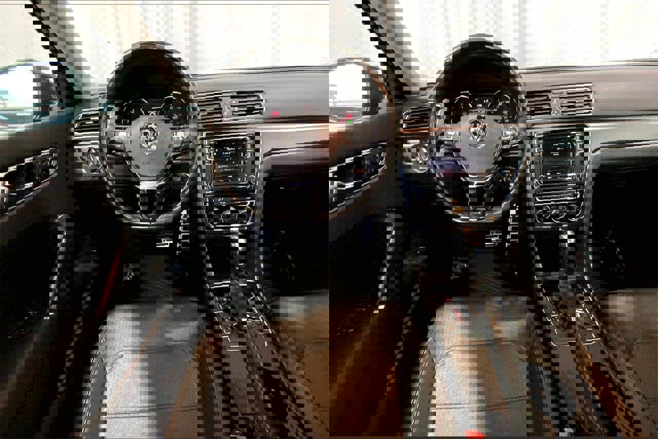 Used 2017 Volkswagen Passat 1.8T R-Line image 4