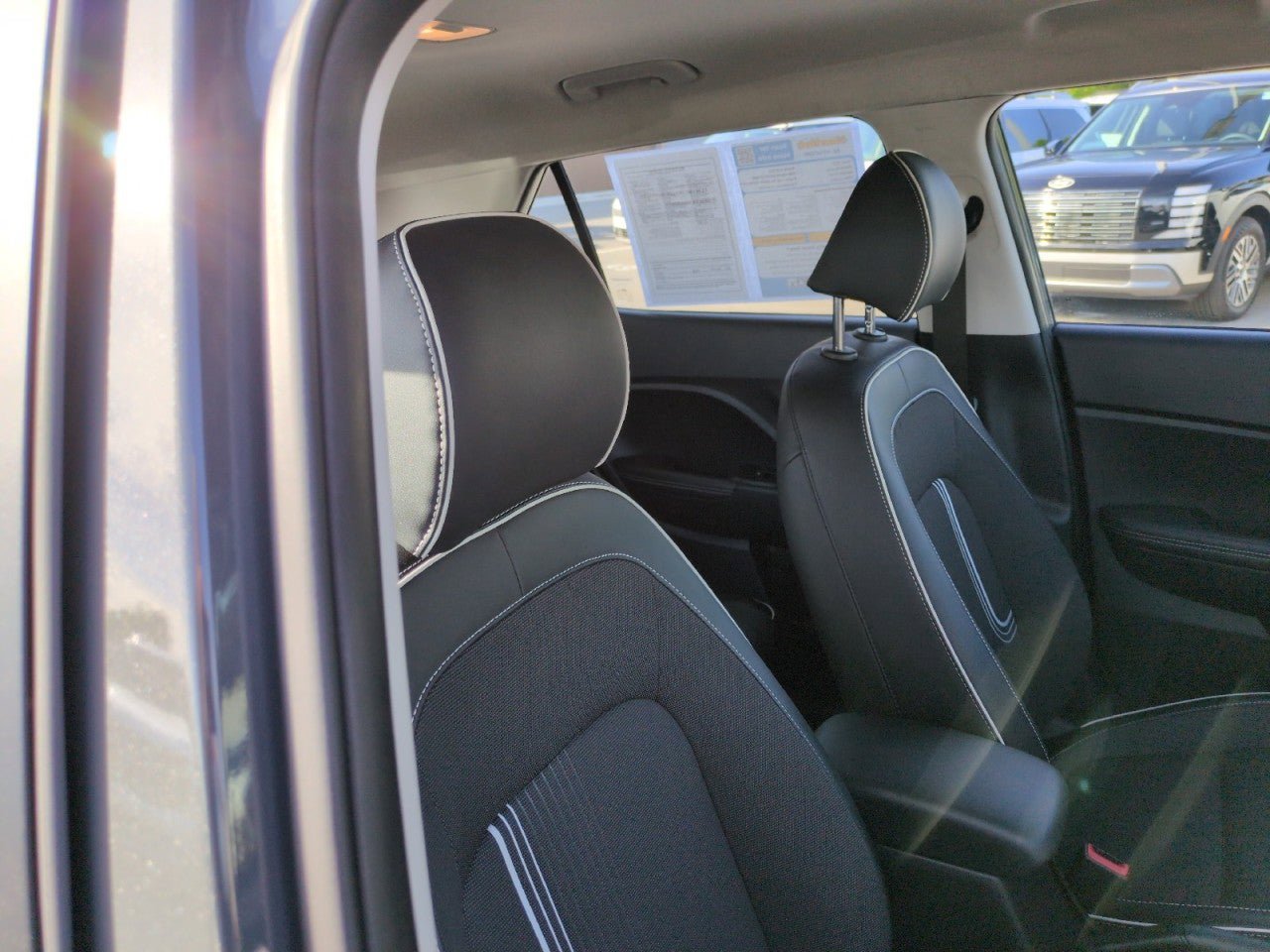 Used 2023 Hyundai Venue Limited w/ Cargo Package FWD image 43