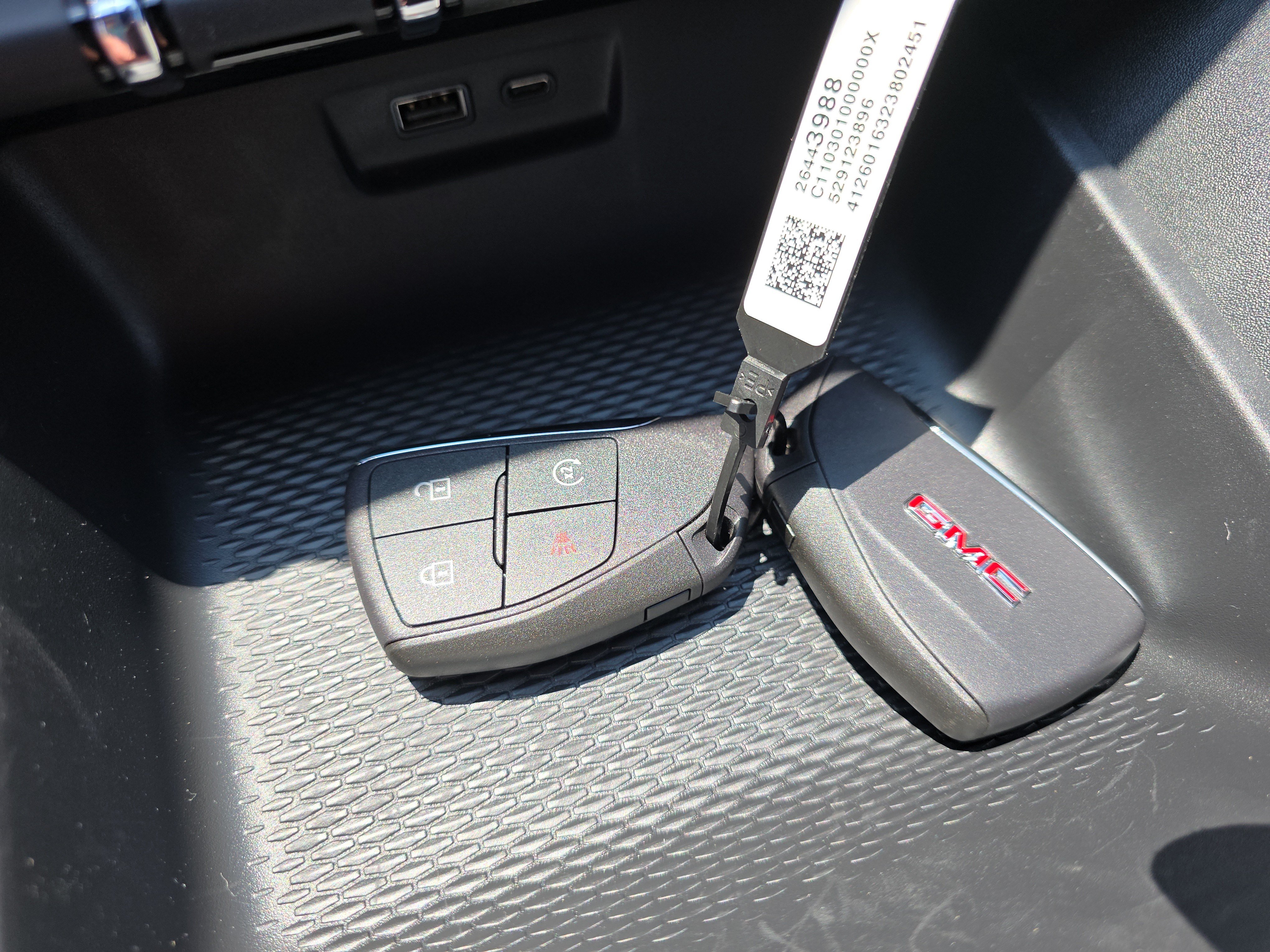 New 2027 GMC Terrain Elevation w/ LPO, Floor Liner Package FWD image 31