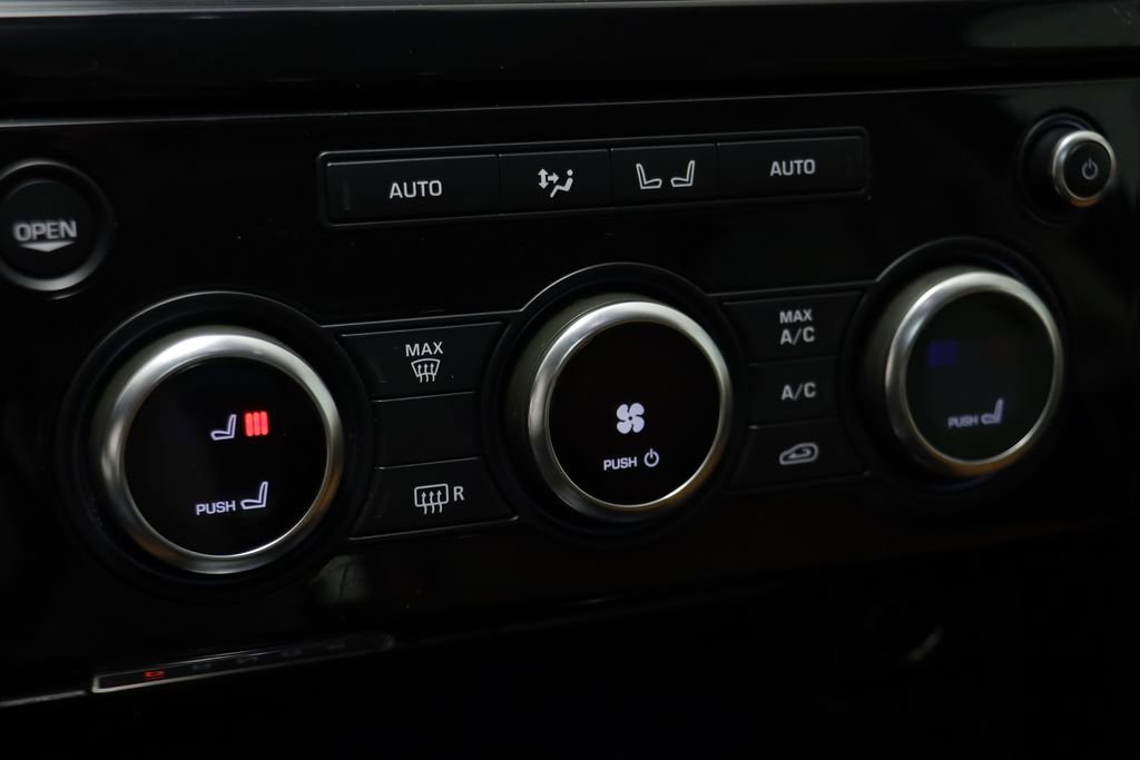 Used 2017 Land Rover Discovery HSE Luxury image 12