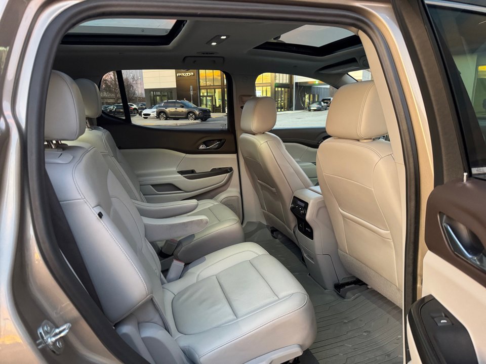 Certified 2022 GMC Acadia SLT w/ Trailering Package image 32