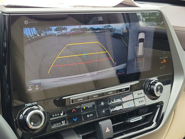 Used 2022 Toyota Highlander Platinum FWD image 34