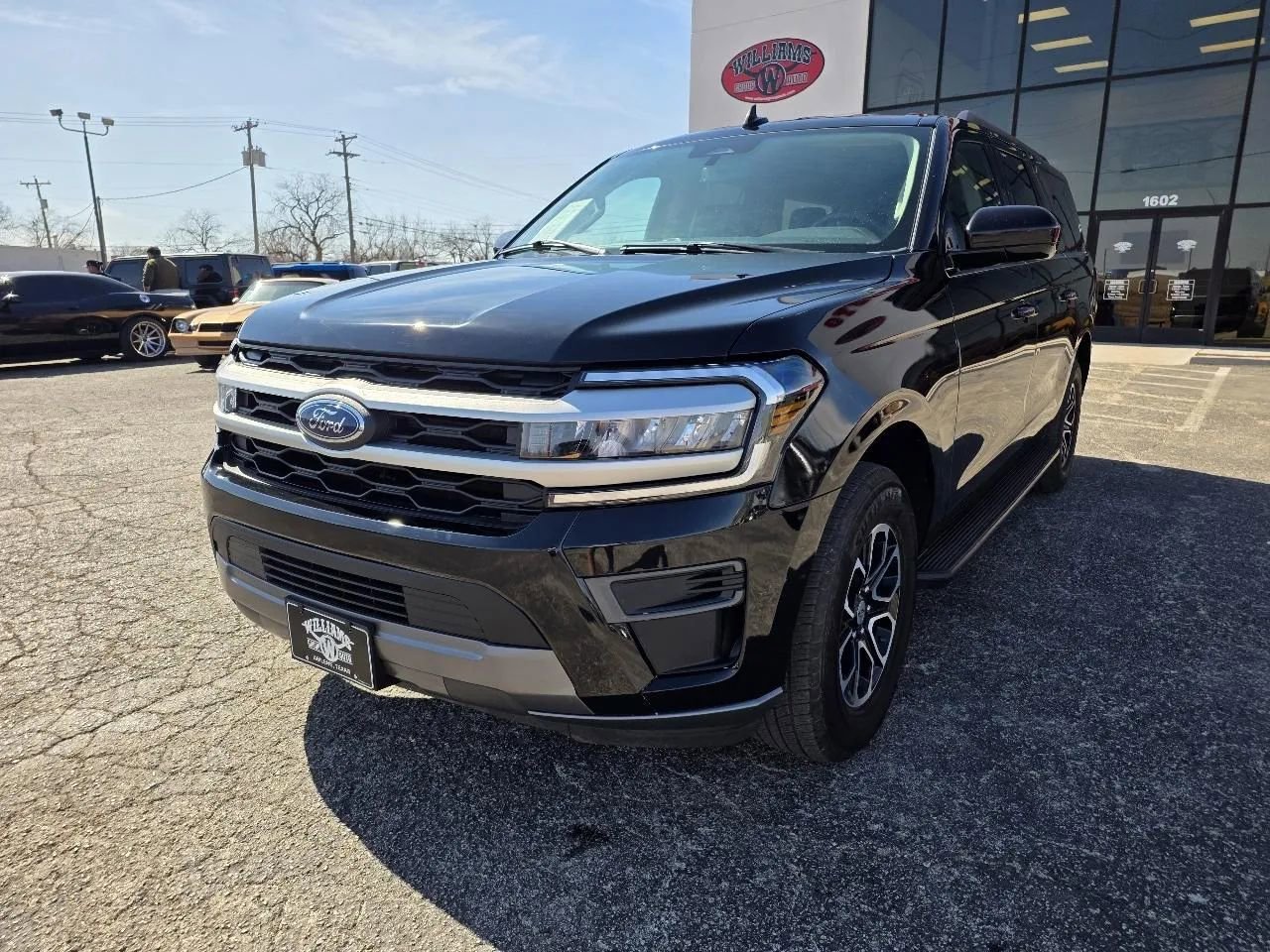 Used 2024 Ford Expedition Max XLT image 3