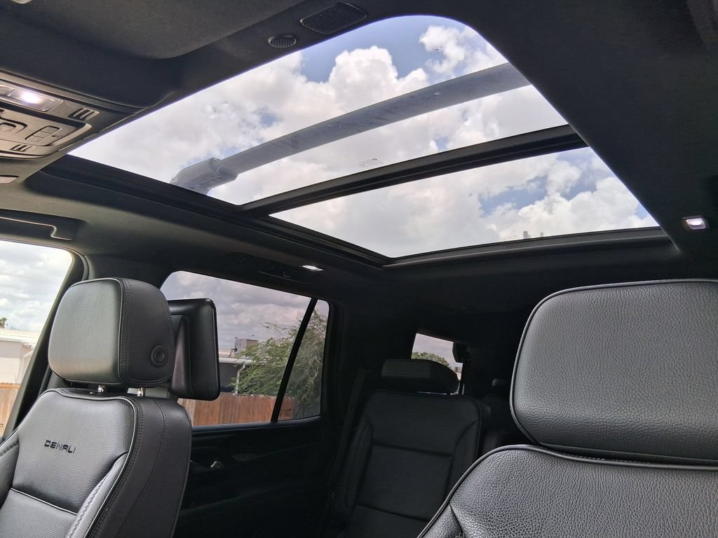 Used 2021 GMC Yukon Denali w/ Denali Premium Package RWD image 18