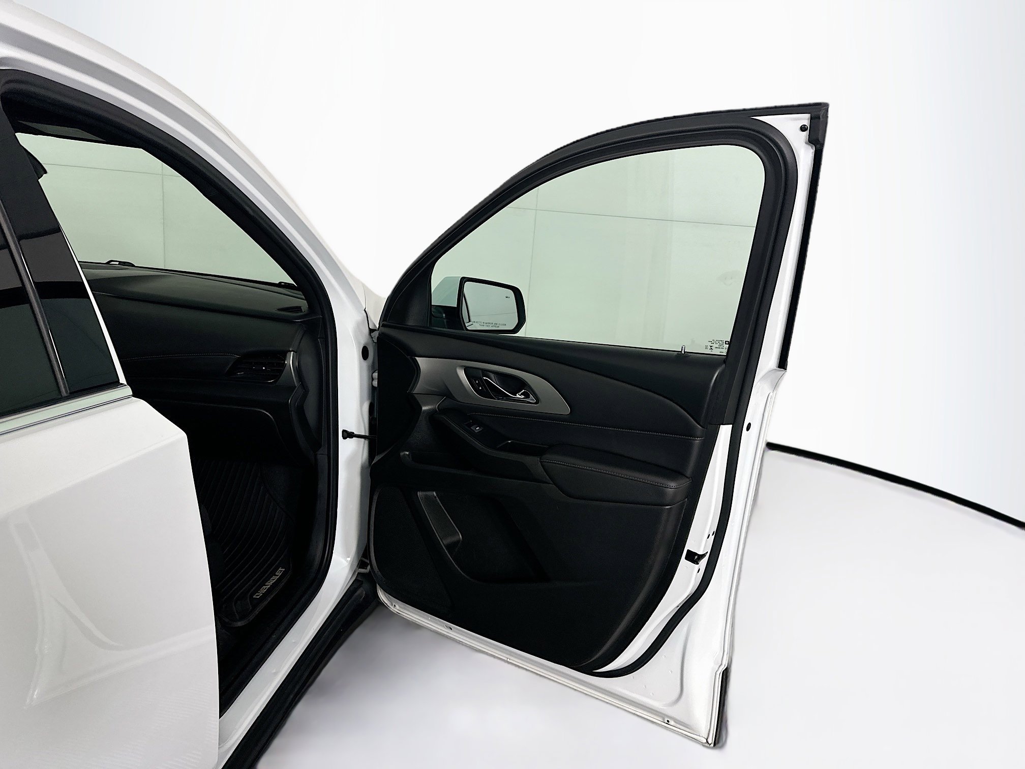 Used 2023 Chevrolet Traverse LT image 34