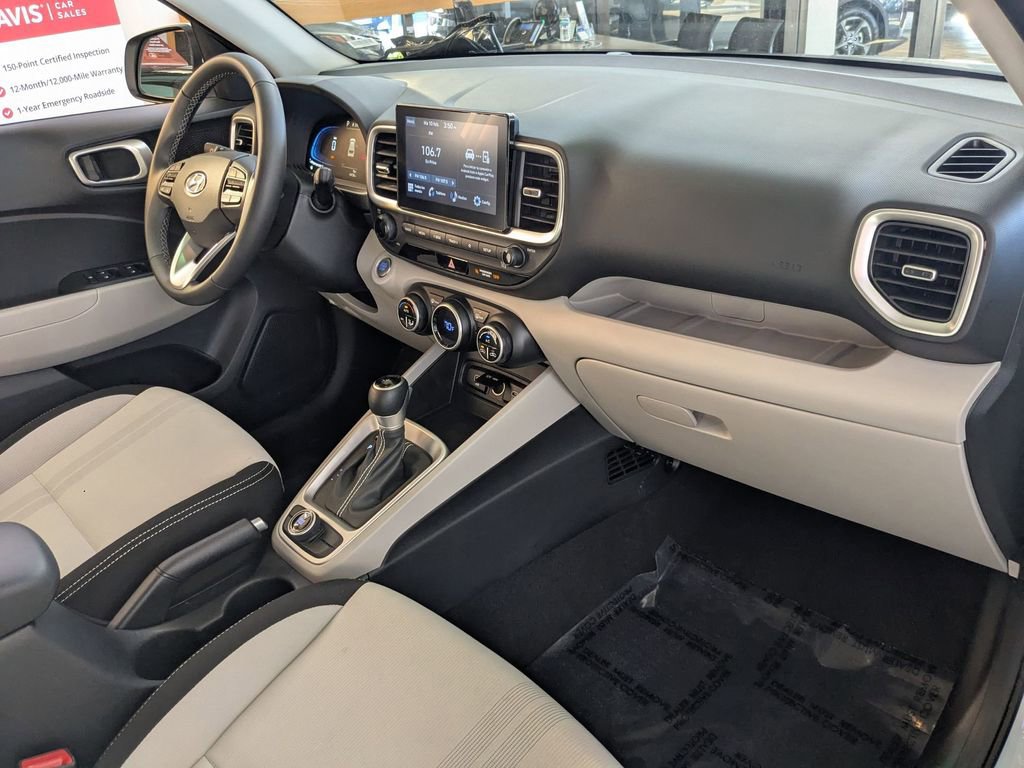 Used 2025 Hyundai Venue SEL image 31
