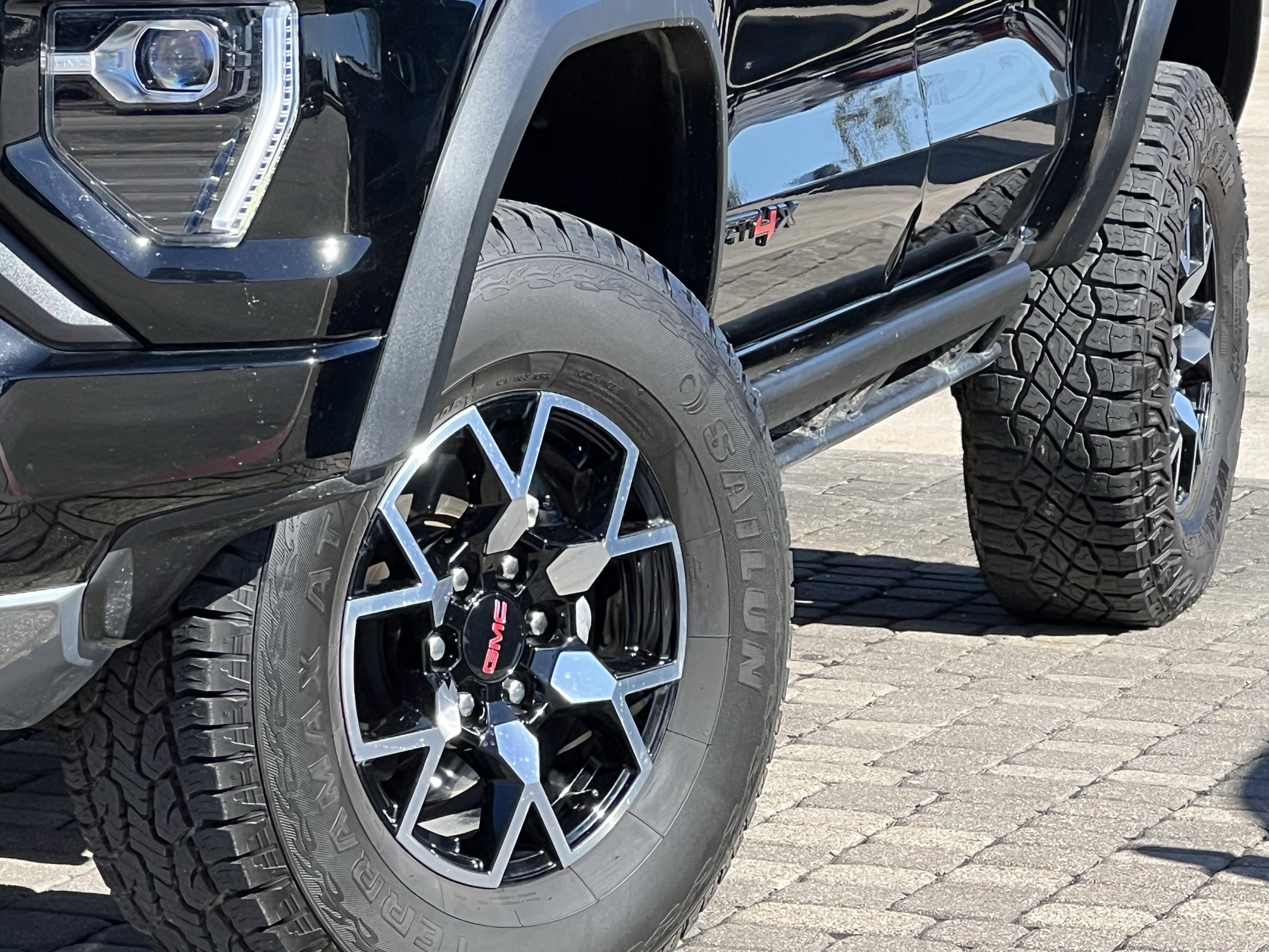 Used 2023 GMC Canyon AT4X image 8