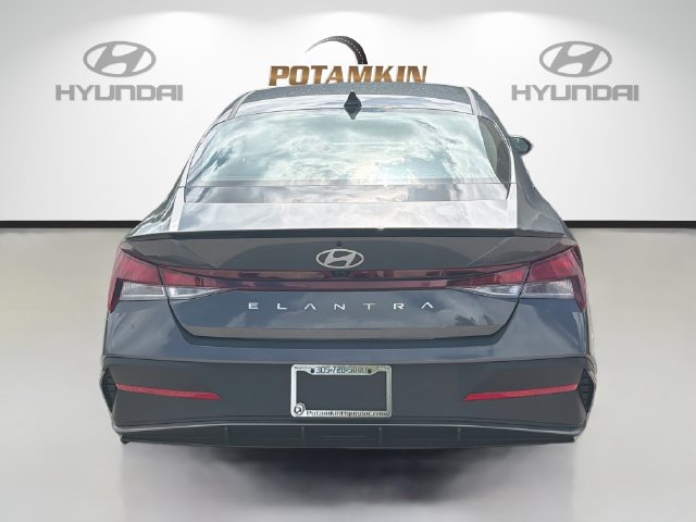New 2026 Hyundai Elantra SEL Sport FWD image 6