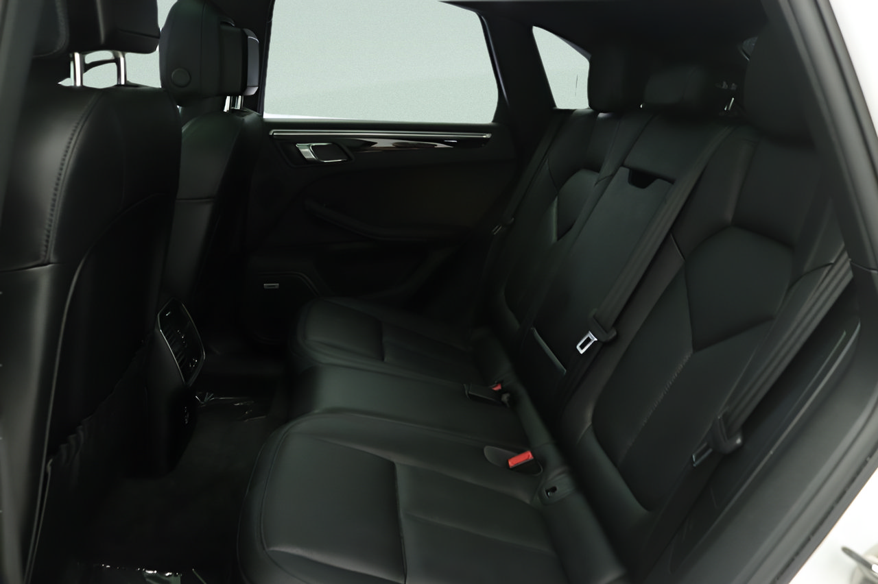Used 2020 Porsche Macan AWD/4WD image 30