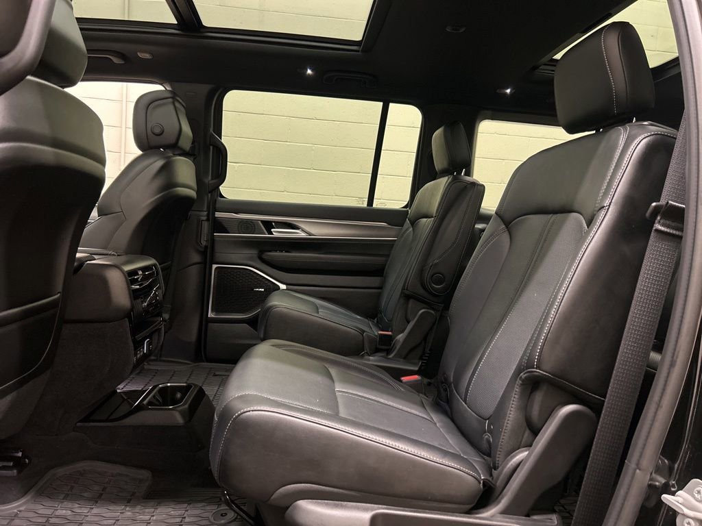 Used 2024 Jeep Wagoneer Series II AWD/4WD image 12