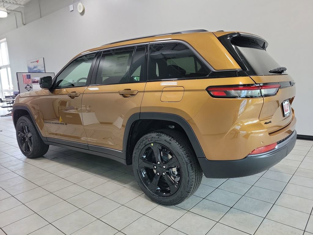 New 2026 Jeep Grand Cherokee Limited w/ Limited Altitude Package AWD/4WD image 4