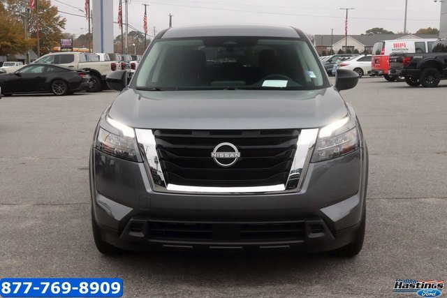 Used 2025 Nissan Pathfinder S image 2