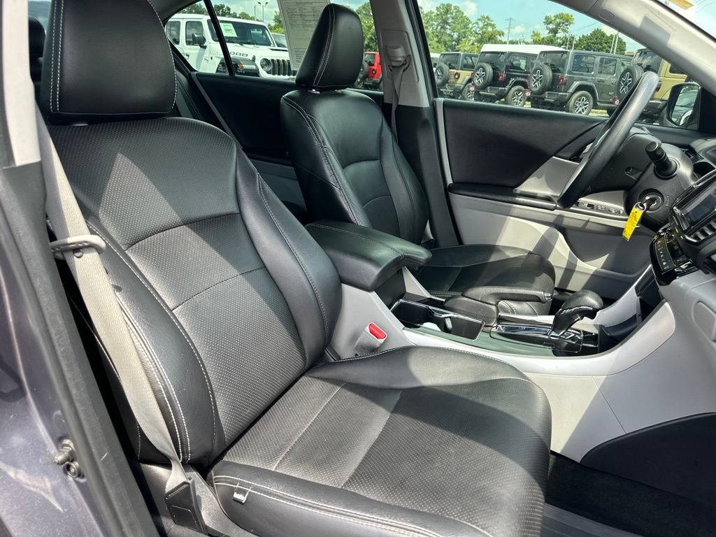 Used 2017 Honda Accord LX image 21