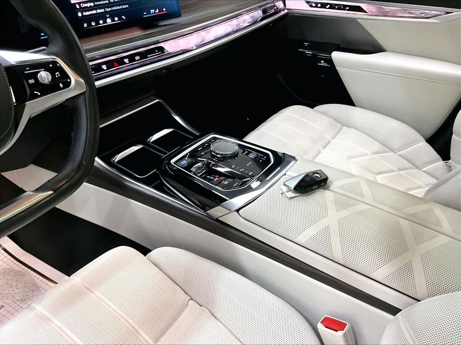 Used 2024 BMW i7 xDrive60 w/ Executive Package AWD/4WD image 20