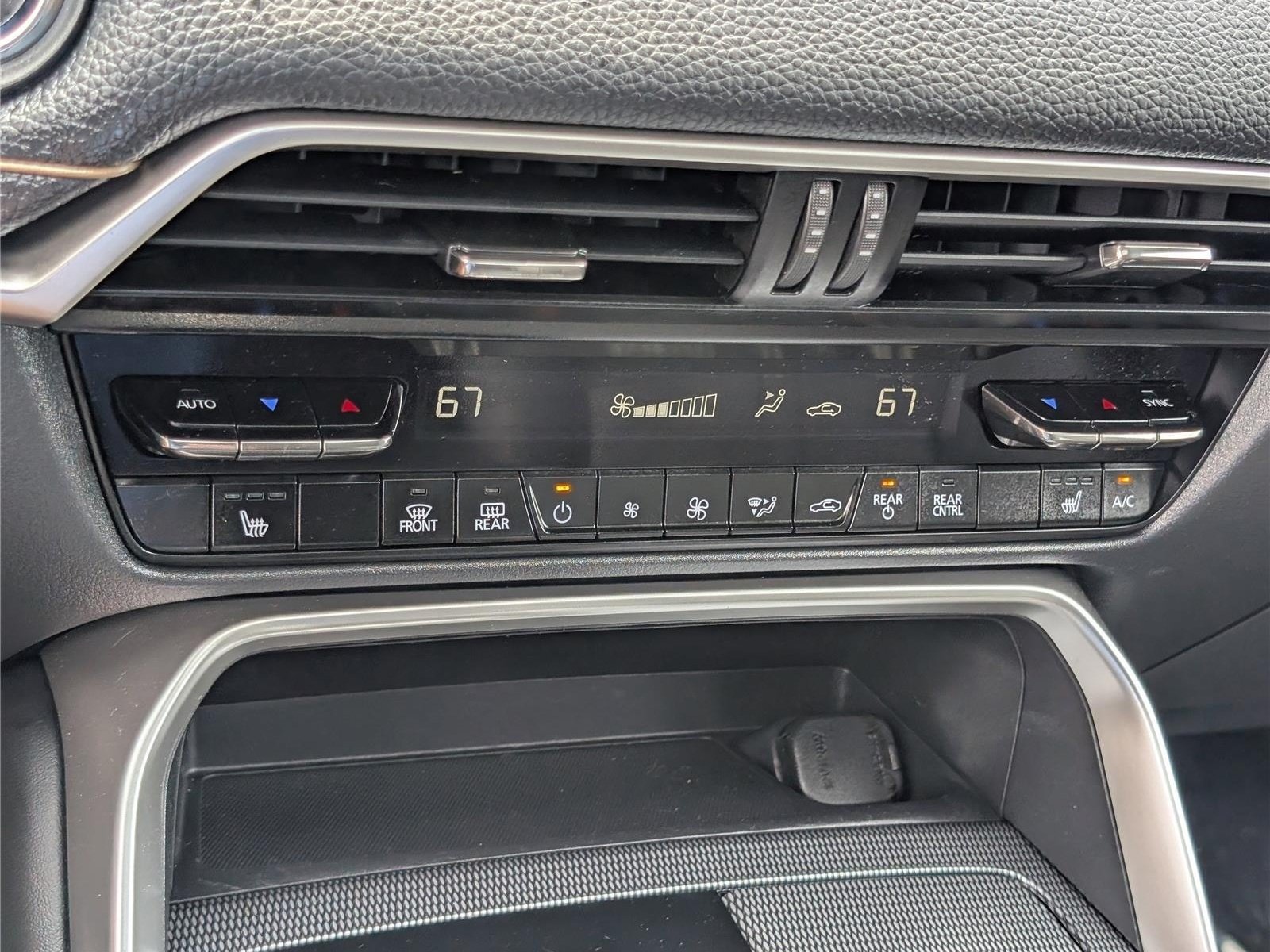 Used 2024 MAZDA CX-90 Plug-In Hybrid w/ Preferred AWD/4WD image 31
