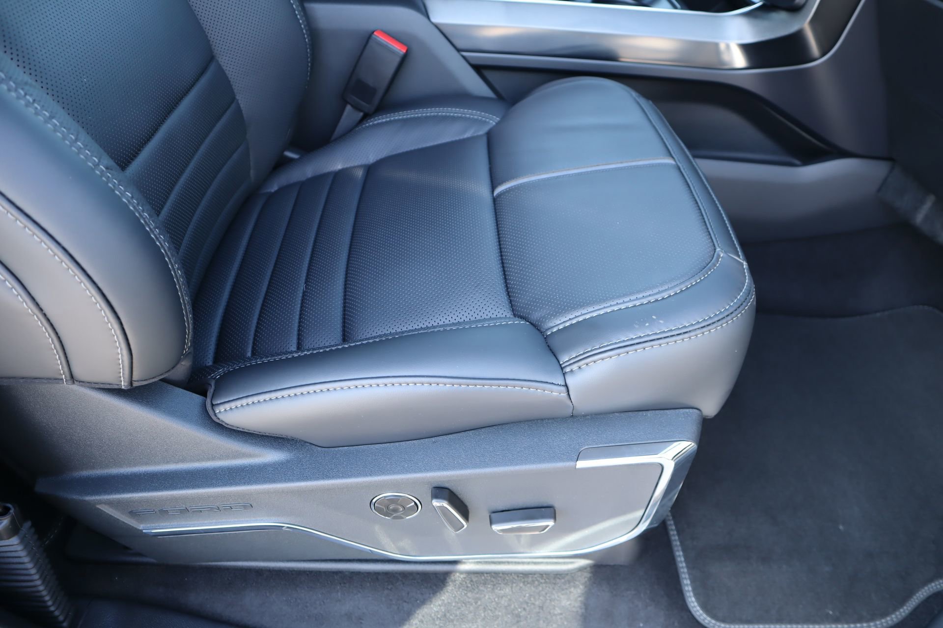 New 2026 Ford F150 Platinum w/ Equipment Group 700A Standard AWD/4WD image 15