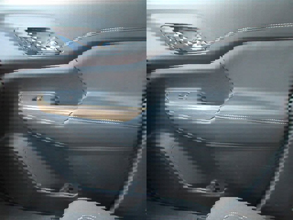 Used 2023 GMC Acadia SLE w/ Driver Convenience Package image 30