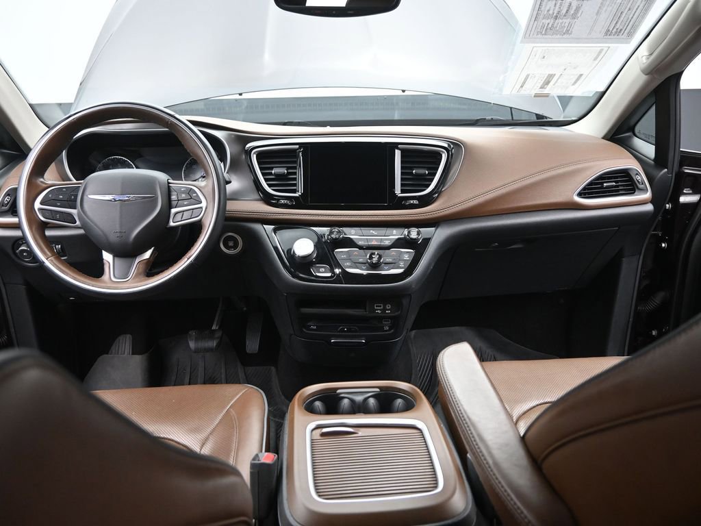 Used 2018 Chrysler Pacifica Limited image 24