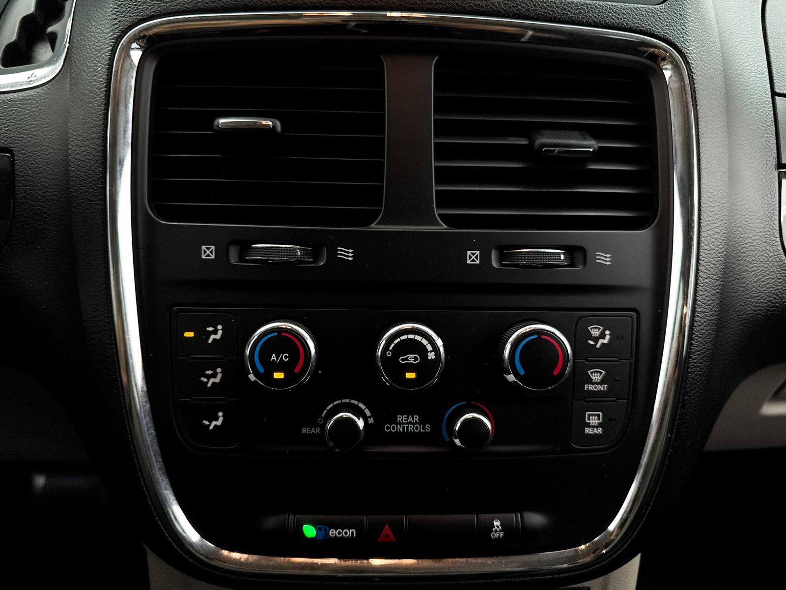 Used 2017 Dodge Grand Caravan SE w/ UConnect Hands-Free Group FWD image 22