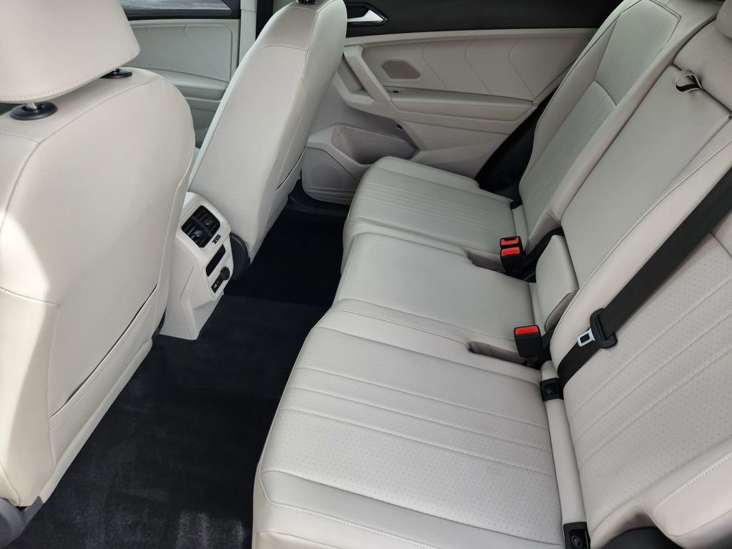 Used 2022 Volkswagen Tiguan SE image 18