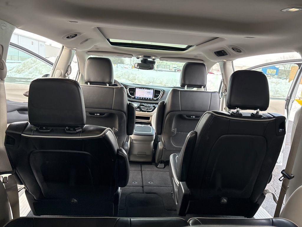 Used 2024 Chrysler Pacifica Limited FWD image 24