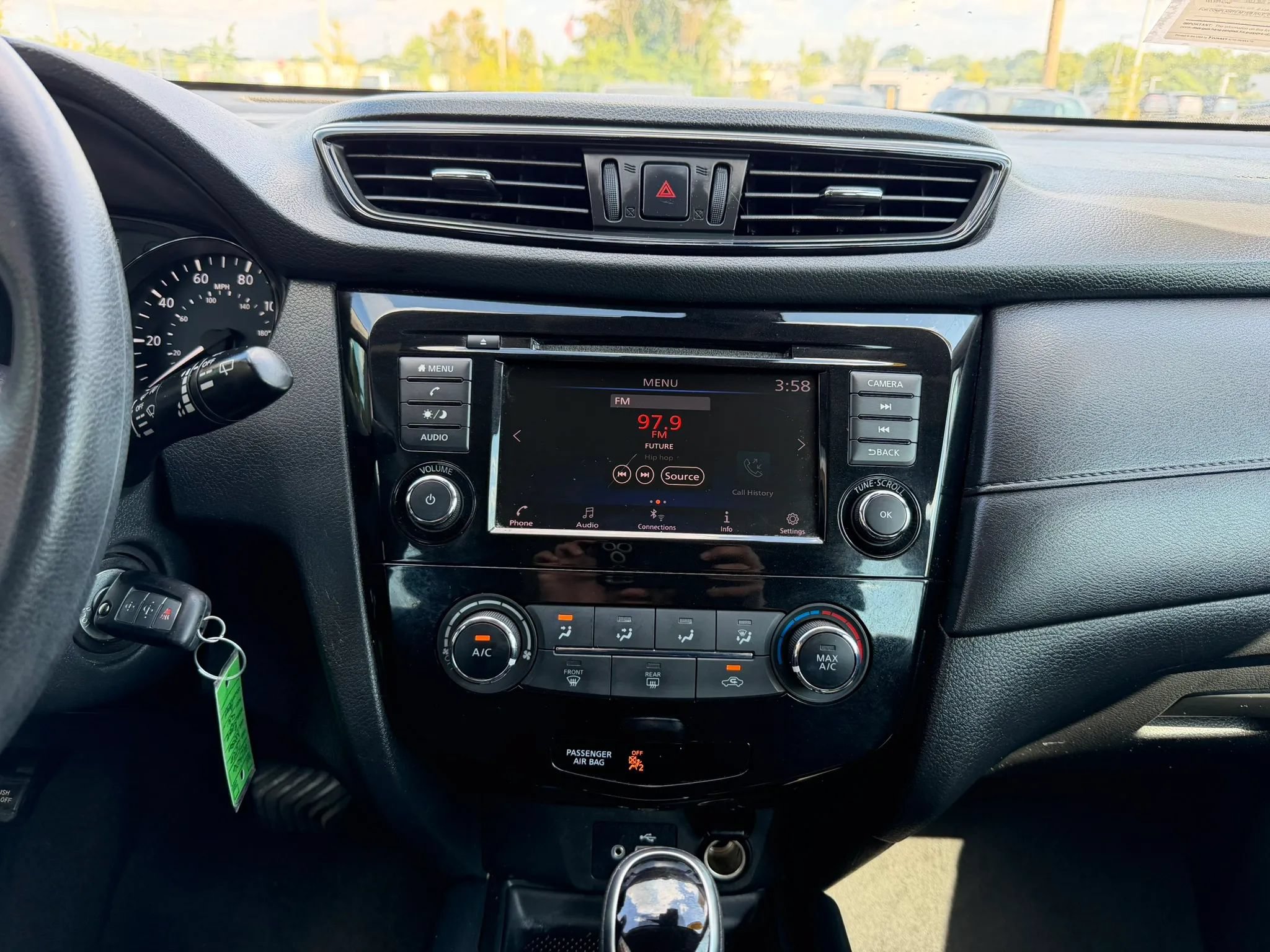 Used 2020 Nissan Rogue S AWD/4WD image 21