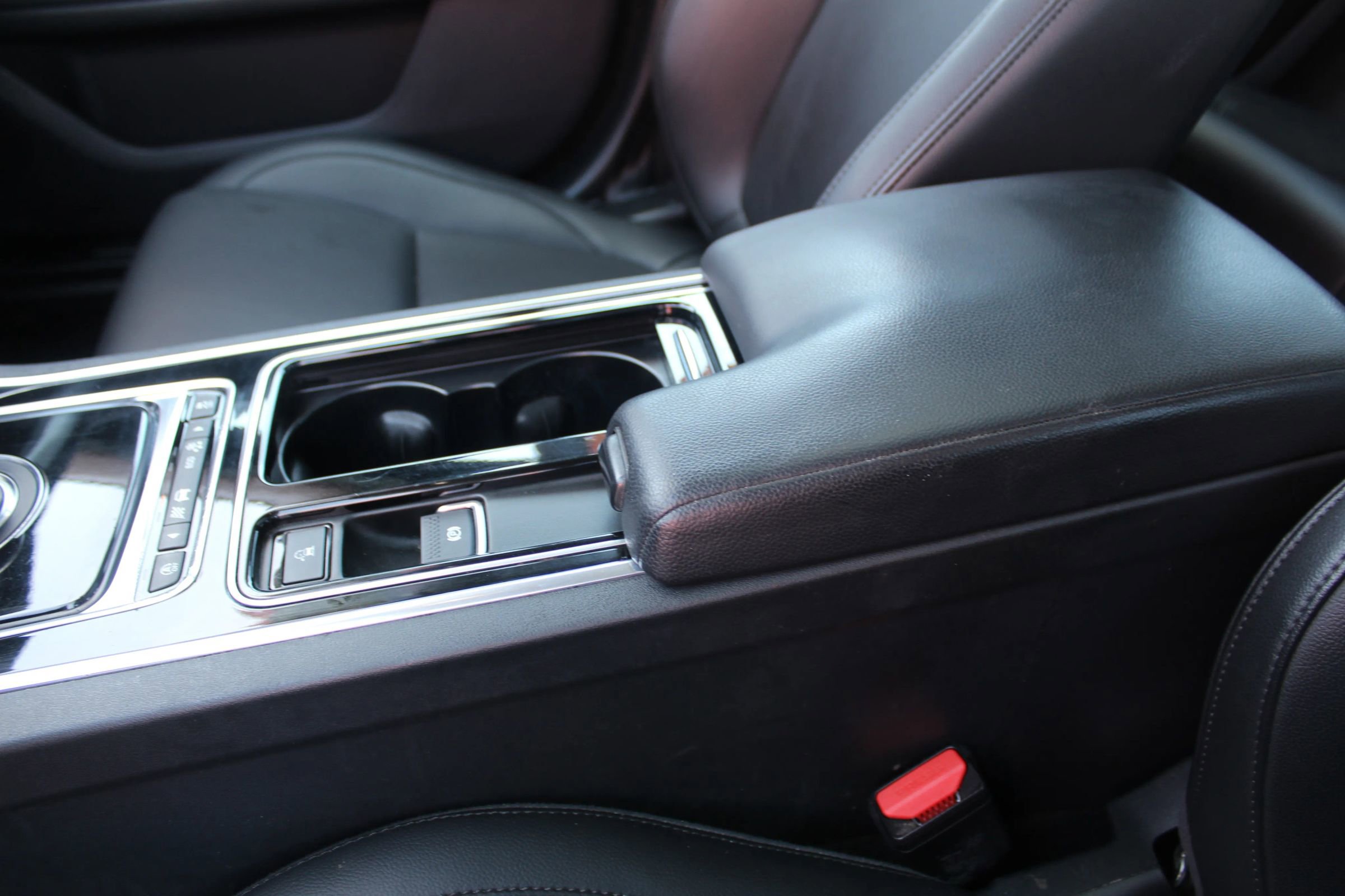 Used 2020 Jaguar XF Premium image 15