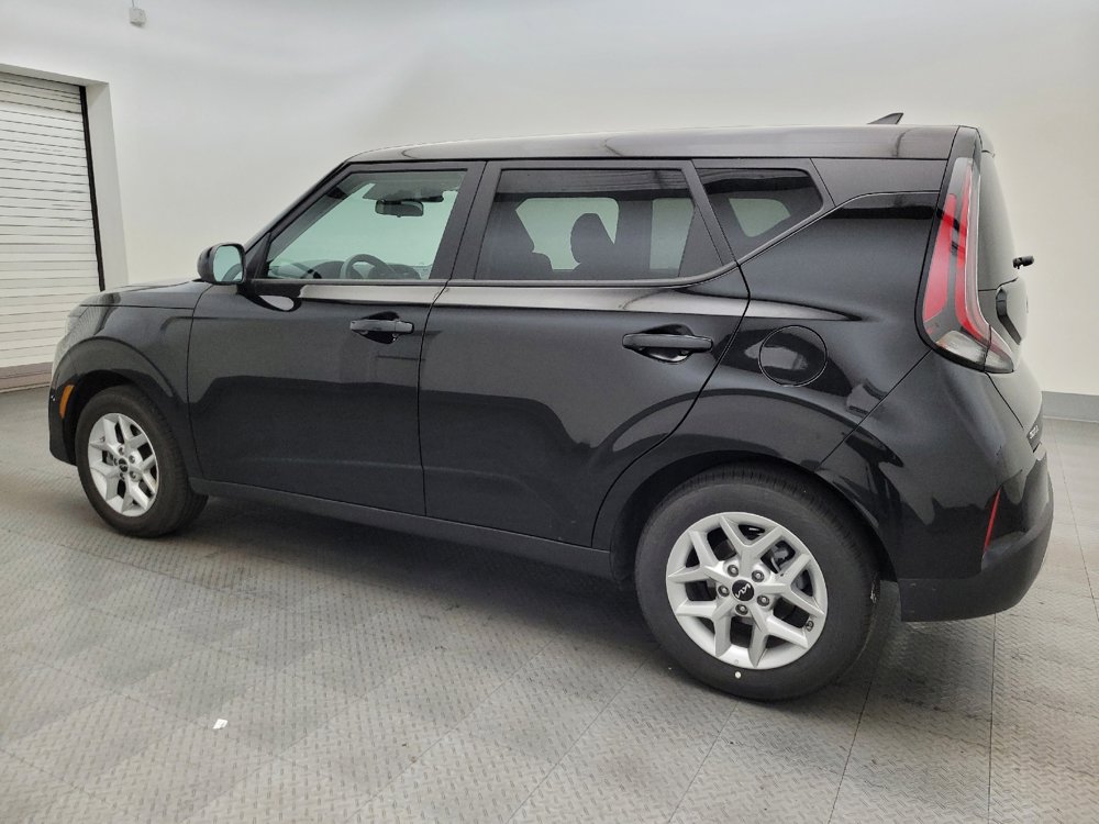 Used 2025 Kia Soul LX FWD image 3