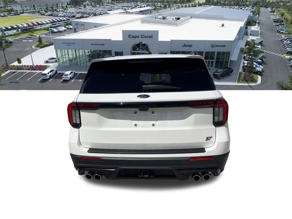 Used 2025 Ford Explorer ST AWD/4WD image 6