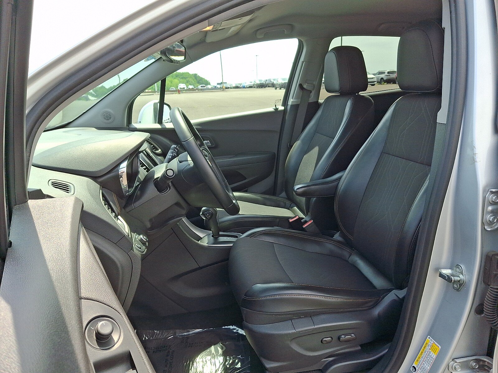 Used 2020 Chevrolet Trax LT w/ LT Convenience Package AWD/4WD image 13