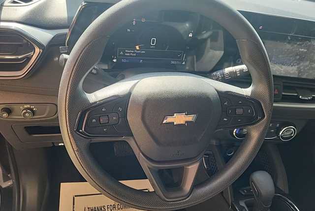 Used 2025 Chevrolet TrailBlazer LS w/ LS Convenience Package FWD image 3