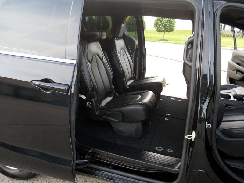 Used 2025 Chrysler Pacifica Select FWD image 23